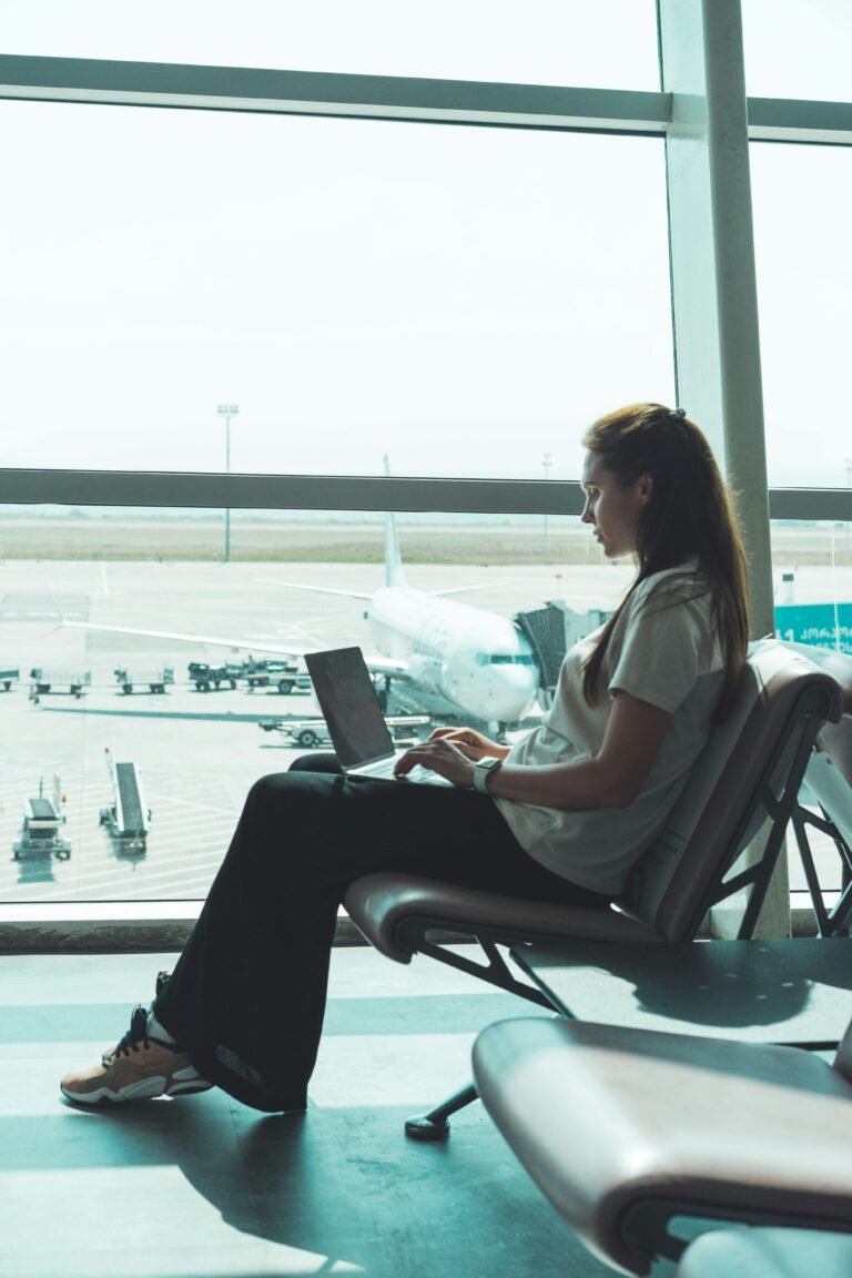 Book cheap flights online with the best sites and tips for affordable airfare worldwide – USA, UK, Europe, Asia travel deals 2025