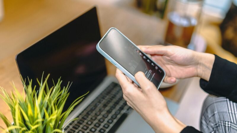 Illustrated infographic weighing the key advantages and disadvantages of using Hostinger web hosting in 2026